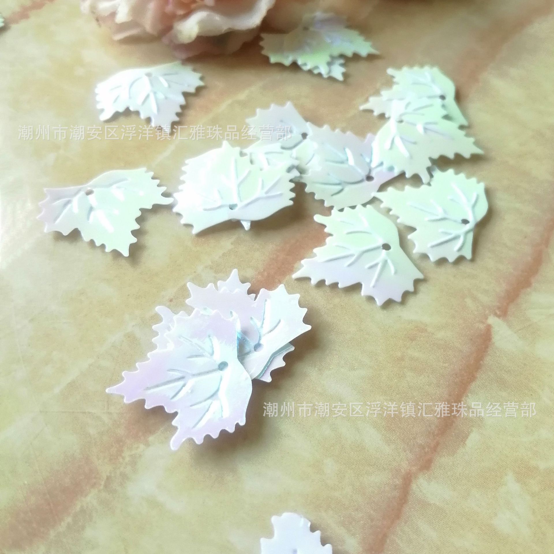 秋冬圣诞季潮流之选 混色乳片、枫叶亮片DIY美甲与服装辅料