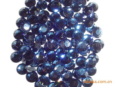 缤纷钻饰，点亮创意时尚——探秘义乌丰赢服装辅料厂家的中东钻、仿捷克钻与DMC